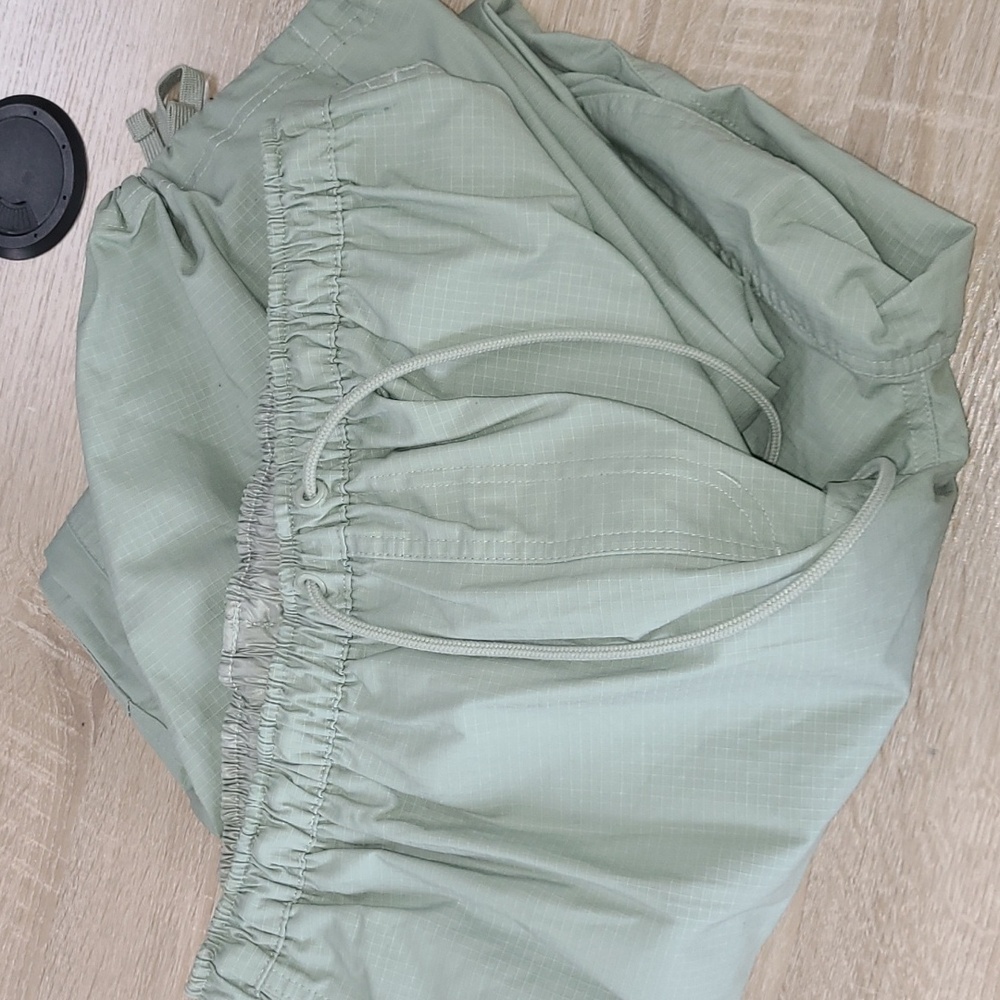 Nike Sportswear Women's Mid-Rise Oversized Cargo Trousers in Jade Horizon/Sail - Picture 8 of 8
